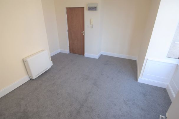 To Let Flat - Photo 1