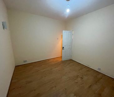 3 Bed Terraced House, Oakleigh Road South, N11 - Photo 3