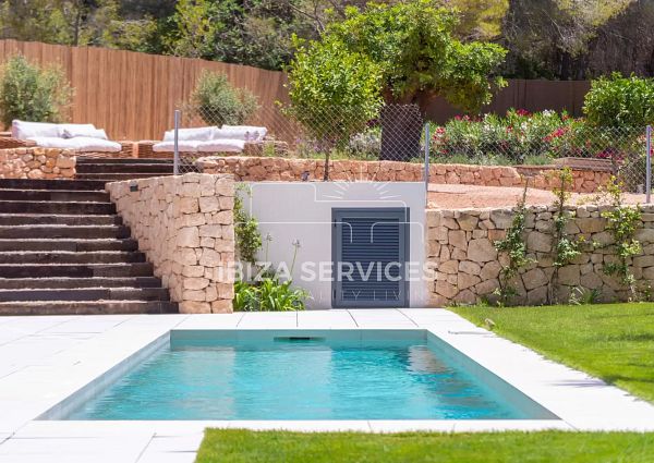 Private: Exclusive 5-Bedroom Villa for seasonal Rental in Roca Llisa