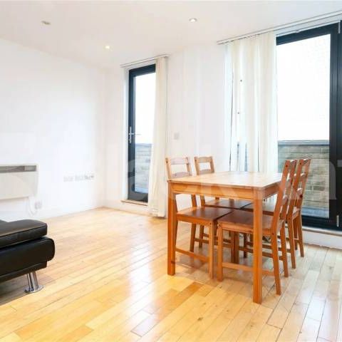 Stylish 2 double bedroom property with access to private balcony - Photo 1