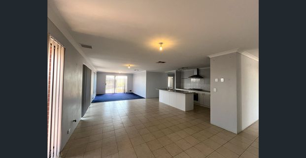 Your next family home awaits! - Photo 1