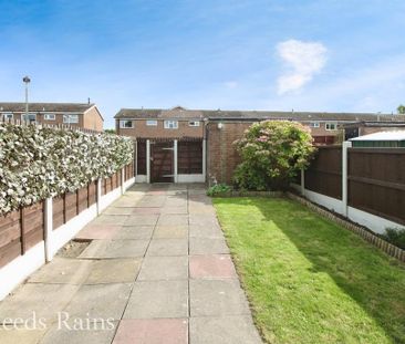 3 bedroom end of terrace house to rent - Photo 4