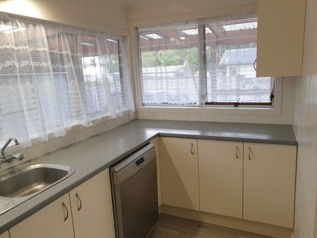 Full size 3 bedroom home - Photo 4