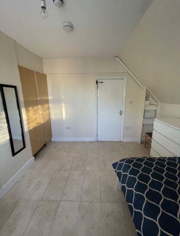 Room in a Shared House, Bounds Green Road, N11 - Photo 2