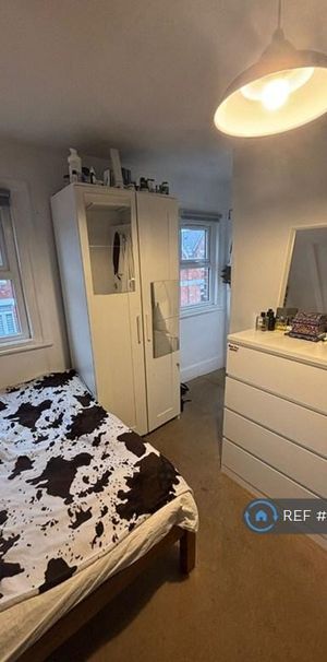 1 bedroom in a flat share to rent - Photo 1