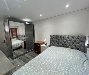 Room in a Shared House, Scarborough Street, E1 - Photo 4