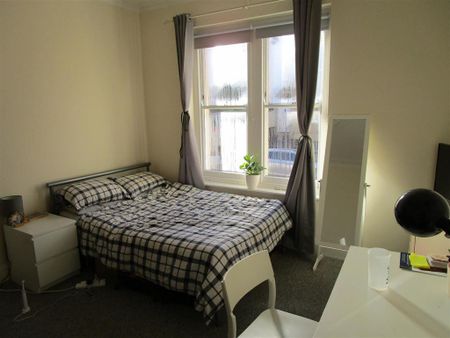 6 bedroom terraced house to rent - Photo 4