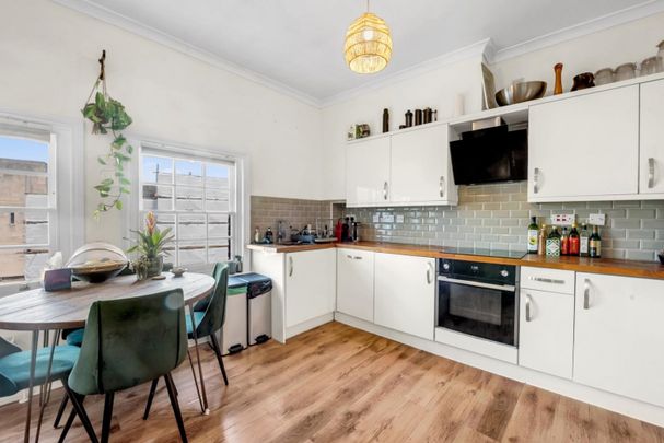 2 bedroom Flat To Let - Photo 1