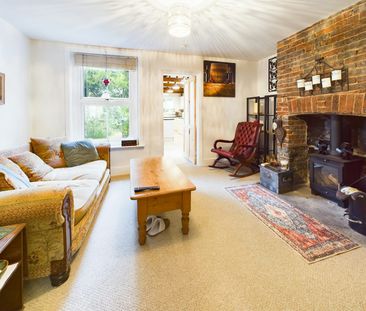 Semi-detached house to rent on - Photo 6