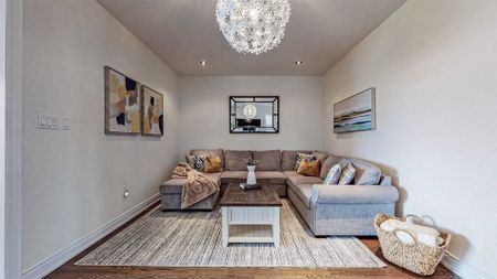 For Lease - 312 Rita's Avenue, Newmarket, Ontario - Photo 2