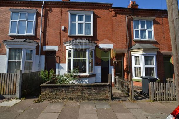 4 bedroom terraced house to rent - Photo 1