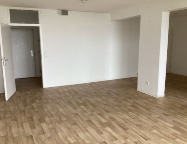 Weitblick: Helle 3 Zimmerwohnung mit Balkon - Photo 1