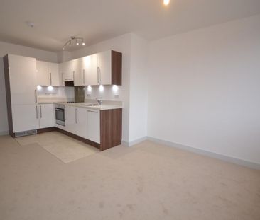 1 bedroom Flat To Let - Photo 2