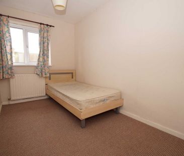 3 bed Semi Detached for rent - Photo 4