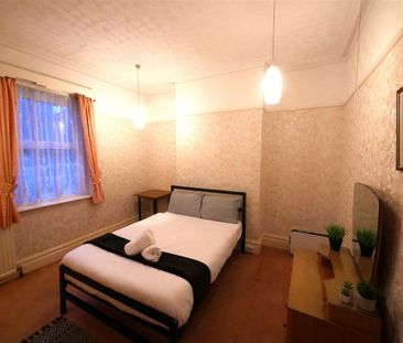 10 bedroom house to rent - Photo 4