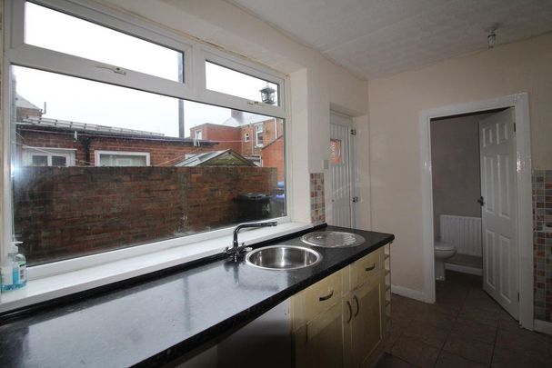 2 bedroom terraced house to rent - Photo 1