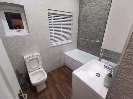 5 bedroom flat share to rent - Photo 5