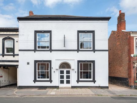 Step into stylish city living with this high-spec HMO in a stunningly repurposed pub—a perfect blend of character and modern comfort. Located in the heart of Derby City Centre (DE1), this beautifully converted property offers large studios and en-sui Room 5 - Photo 3