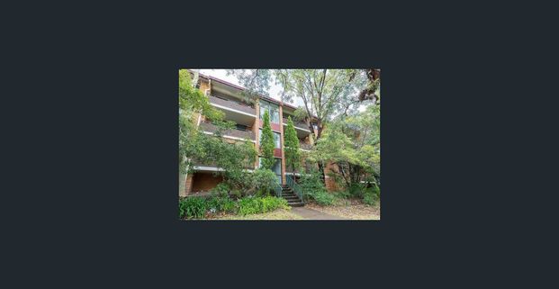 Contemporary style and air-conditioning on cosmopolitan Darby Street. - Photo 1