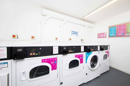 Double Partly Accessible Ensuite - Photo 5