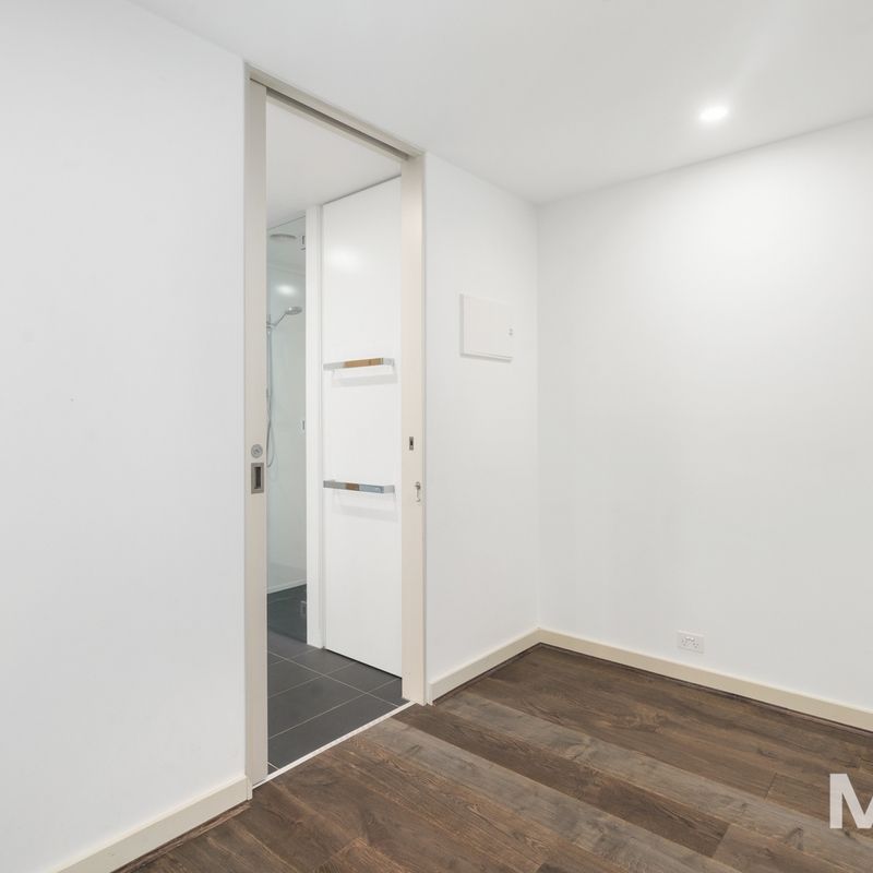 Stylish home with study - Photo 1