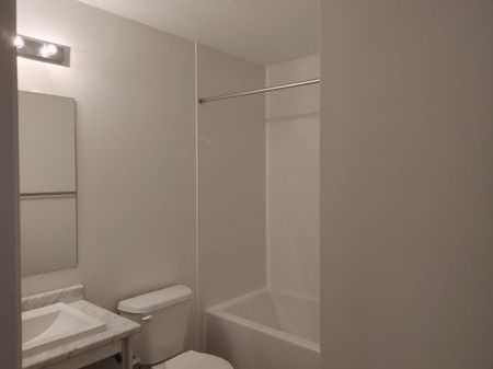 For Lease - 56 Delano Way, Newmarket, Ontario - Photo 2