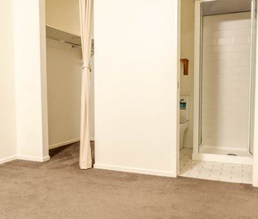 Charming Two-Level Townhouse for Rent! - Photo 3