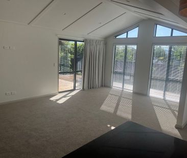 EXECUTIVE 3 BEDROOM RESIDENCE - Photo 6