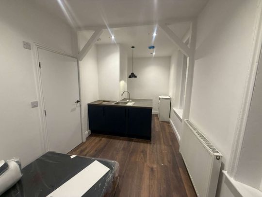 Oswald Street Room 2 - Photo 1