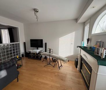 For Lease - 3364 Hayhurst Crescent, Oakville, Ontario - Photo 2