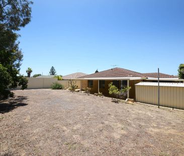 Spacious Family Living in the Heart of Currambine! - Photo 5