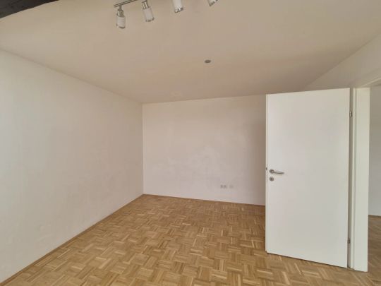 Gemütliche 4-Zimmer Dachgeschoßwohnung im Zentrum Leoben - 3er WG tauglich! - Photo 1