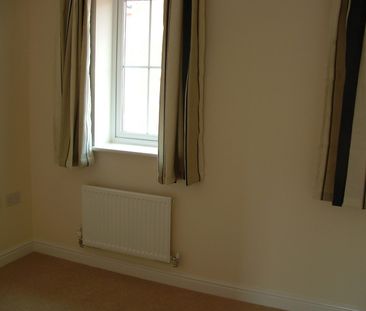 Semi-detached house to rent on - Photo 2