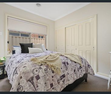 Beautifully Maintained Home in Sought-After Westlake Estate - Photo 3