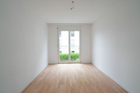 Helle und moderne 5.5-Zimmerwohnung mit Cheminée und grossem Balkon - Photo 3