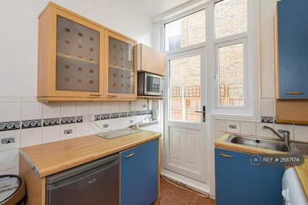 3 bedroom maisonette to rent - Photo 5