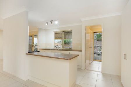 SPACIOUS FAMILY HOME INCLUDING GARDEN MAINTENANCE - Photo 5