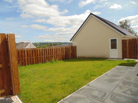 4 bedroom detached house to rent - Photo 2