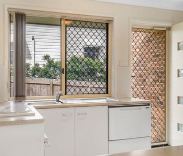 Modern 2 Bedroom Villa, Low-Maintenance Living - Photo 6