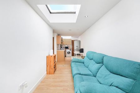 1 bedroom flat to rent - Photo 2