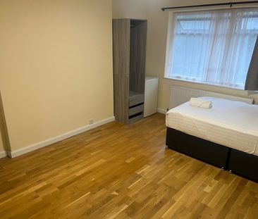 Room in a Shared House, Vyner Road, W3 - Photo 1