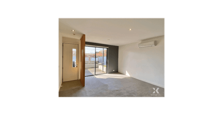 Stunning 3 Bedroom Townhouse - Photo 3