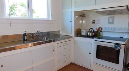 REEFTON - 2 BEDROOM - Photo 3