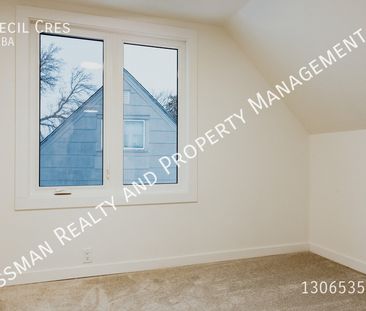 3 Bed, 1 Bath FULL HOUSE W/ Garage & Carport located in Rosemont - Photo 4