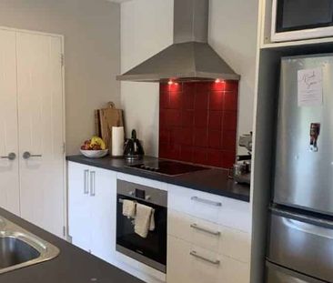 Long-Term Rental: Sunny 3-Bedroom Home in Family-Friendly Riverside... - Photo 4