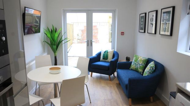 1 bedroom Flat To Let - Photo 1