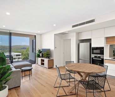 Stunning Apartment, Sweeping Water Views - Photo 2