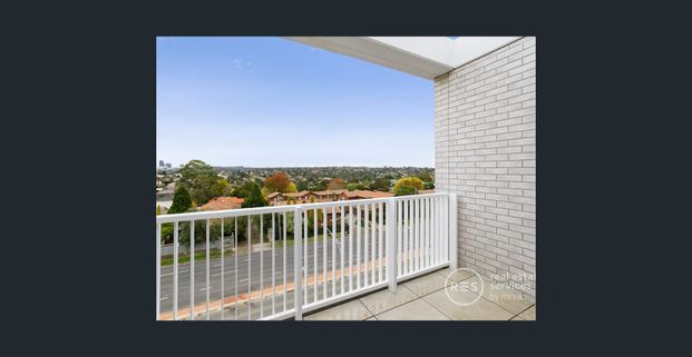 Exquisite Style and Serenity in the Heart of Tullamore - Photo 1