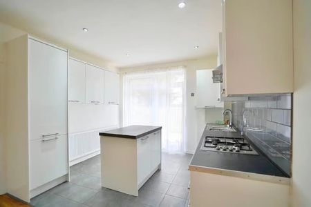 3 Bed Flat, Hayes Crescent, NW11 - Photo 5