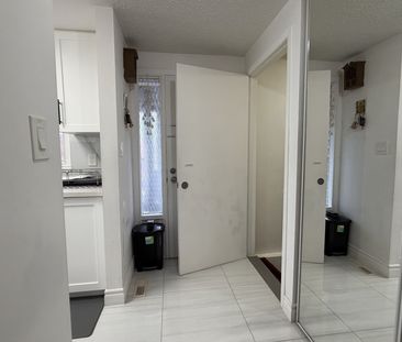 For Lease - 17 Brisbourne Grove, Toronto, Ontario - Photo 4